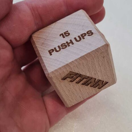 holzwürfel mit lasergravur